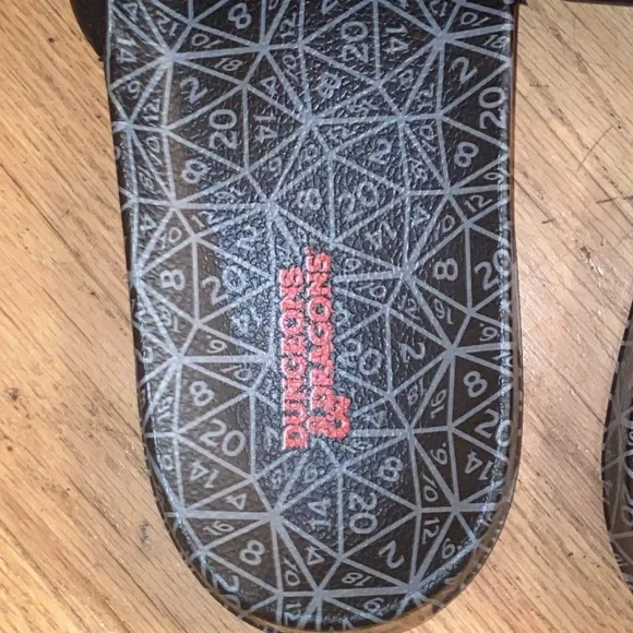 Dungeons and Dragons flip flop slide shower shoes MEN Size 11 or 12 NEW - Picture 3 of 7